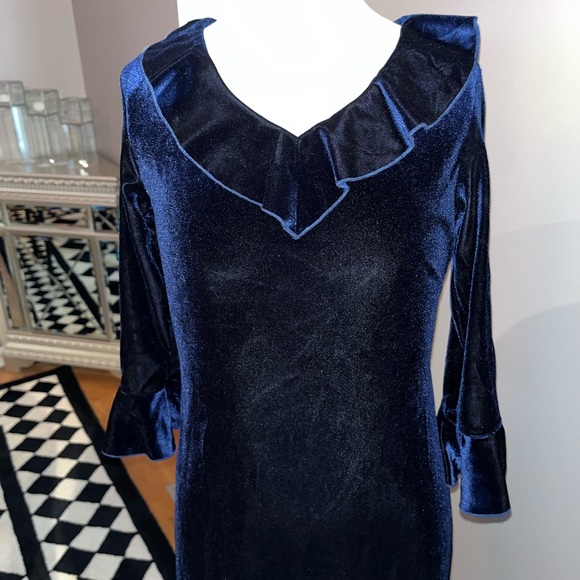 Gorgeous navy velour dress made by hype. Tie in back.  Girls size 10. - Picture 2 of 9